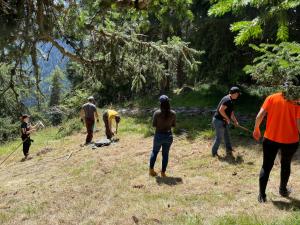 Volunteers at work Photo