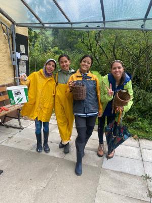 Volunteers at work Photo