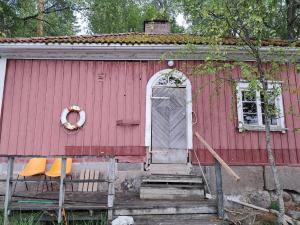 The lakeside sauna, which needs volunteers help Photo